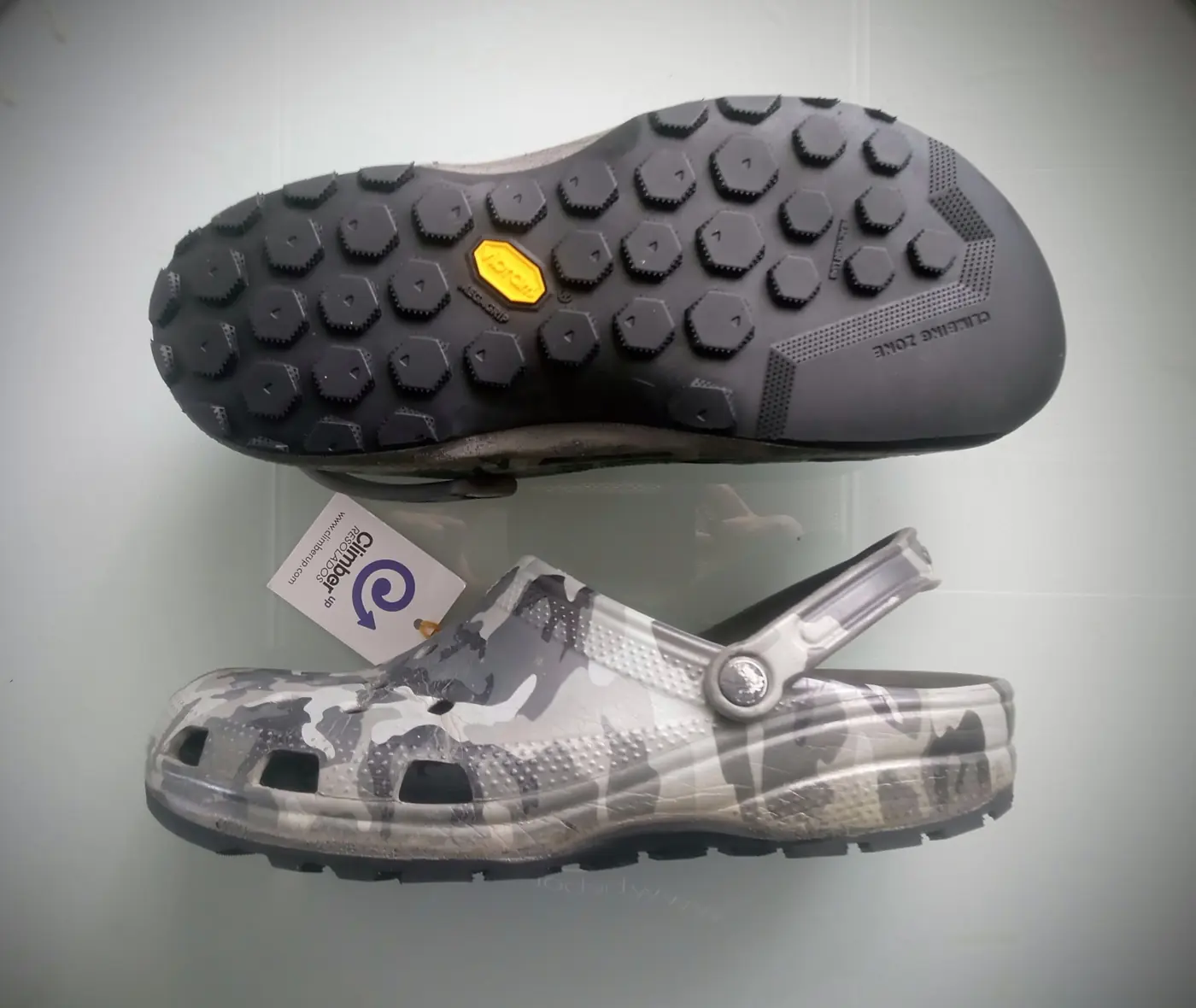 Crocs Classic Clog reparado con repuesto Approach Resoling