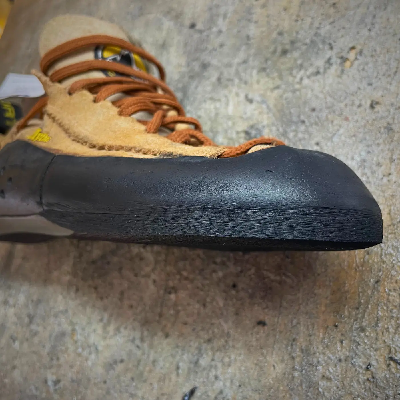 La Sportiva Mythos reparado con suela larga, vista 1