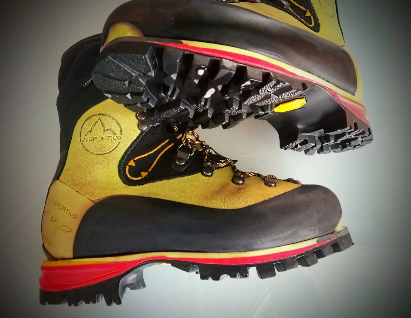 La Sportiva Nepal Evo GTX reparado con suela original
