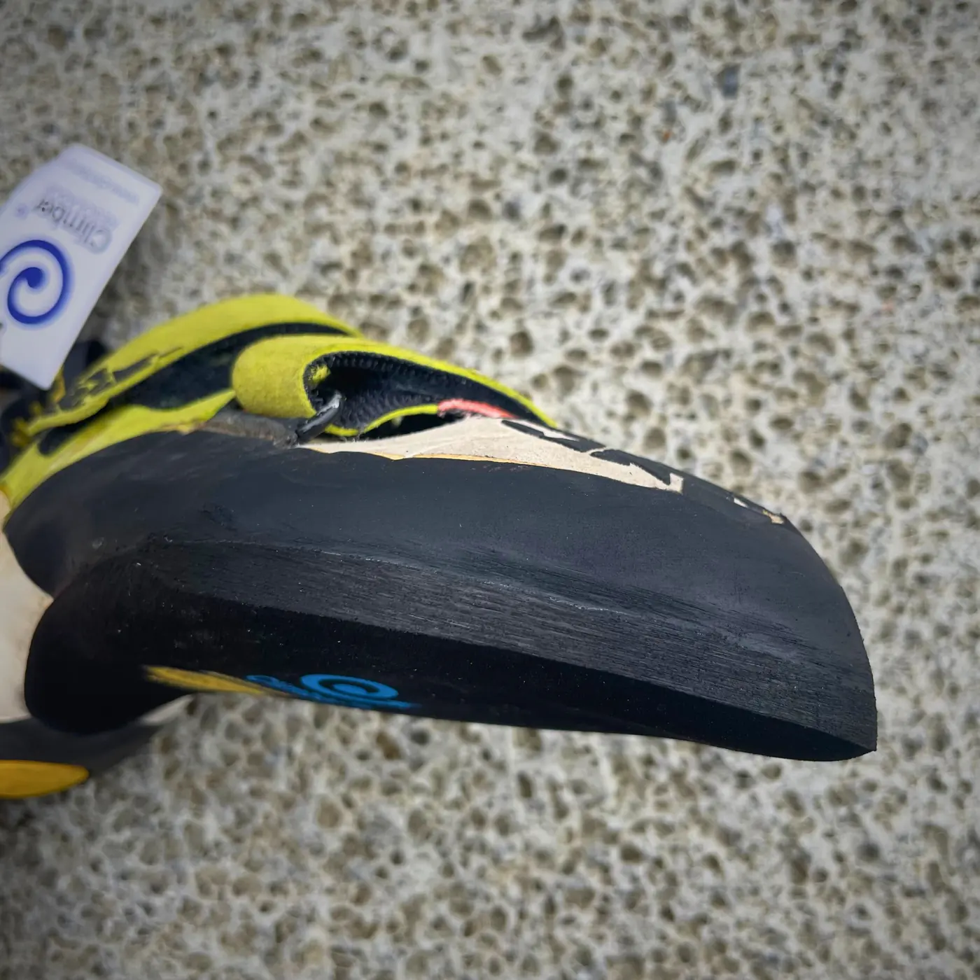 Primer plano del acabado de la puntera de La Sportiva Otaki Woman