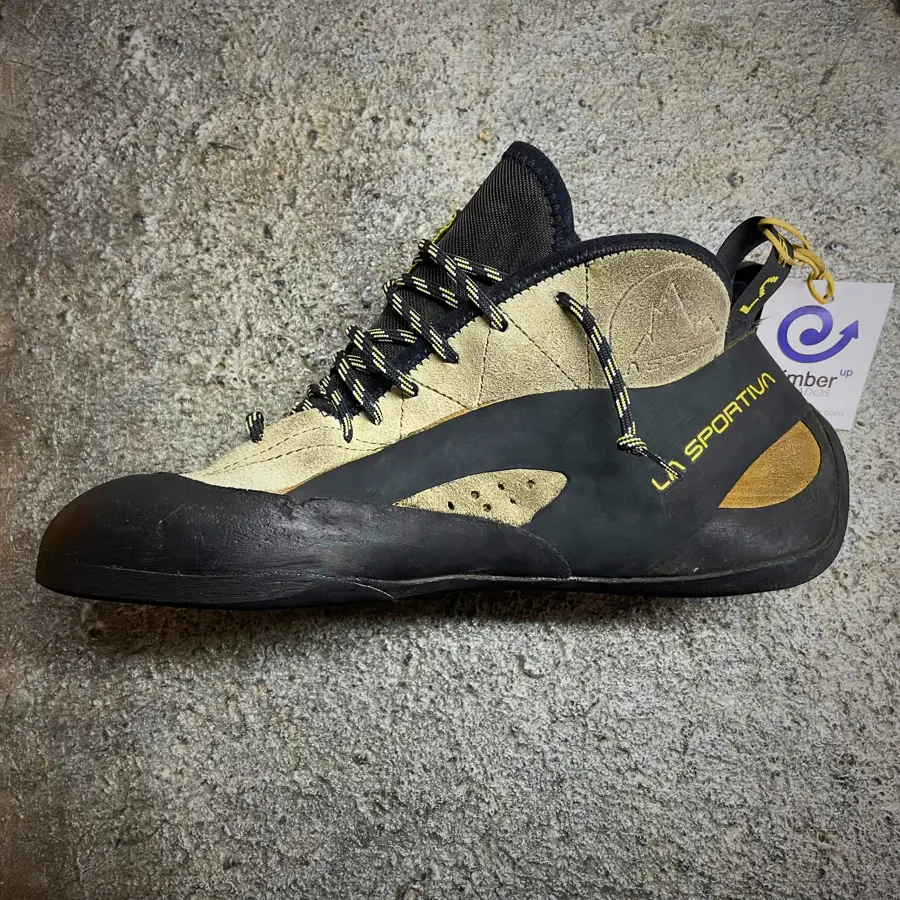 Vista del otro lateral de La Sportiva TC Pro tras la reparación